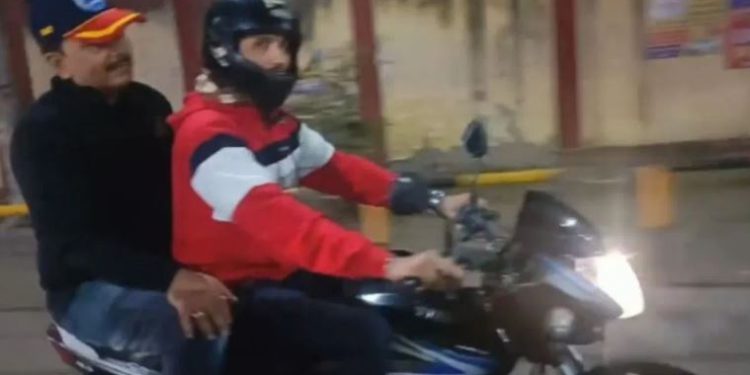 ‘बाइक चोरी हो गई है’… SP ने की शिकायत, फिर उसी गाड़ी से पुलिस के सामने से 3 बार गुजरे; फिर भी नहीं पकड़ पाई