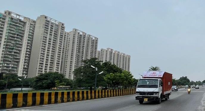 नोएडा इंटरनेशनल एयरपोर्ट से जुड़ेगा 130 मीटर रोड, चौड़ीकरण पर खर्च होंगे 50 करोड़ जाम से मिलेगी निजात