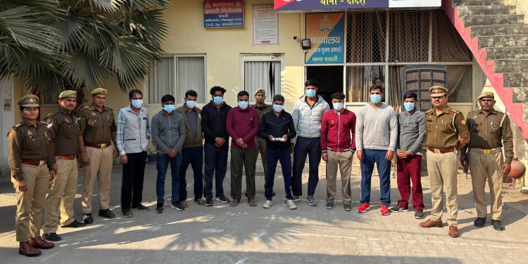 निर्माण कार्य के ठेके को लेकर दो पक्षों में हुआ विवाद, गोली लगने से एक घायल, दस आरोपियों को पुलिस ने किया गिरफ्तार