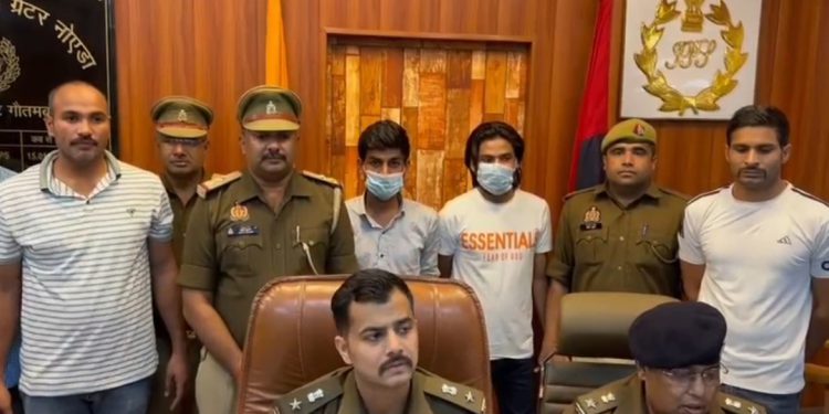 अवैध हथियारों के साथ दो तस्करों को पुलिस ने किया गिरफ्तार, अवैध असलाह बरामद