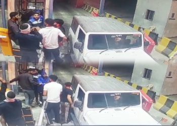 थार सवार दबंगों ने टोल कर्मी के साथ की जमकर मारपीट, वीडियो सोशल मीडिया पर वायरल