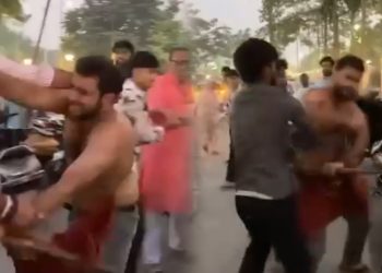 ग्रेटर नोएडा में मामूली विवाद में जमकर हुई मारपीट, वीडियो सोशल मीडिया पर वायरल
