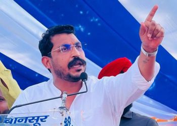 यूपी में खुलेआम गोलियां चल रही और कानून व्यवस्था को अच्छा बताना… यह एक मजाक है – आजाद