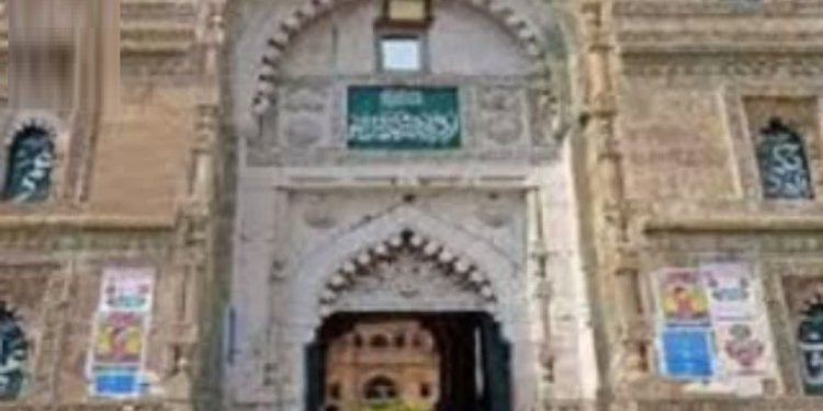 अटाला मस्जिद पर मंदिर होने के दावा, मुस्लिम पक्ष ने हाईकोर्ट में हिंदू पक्ष की याचिका को चुनौती