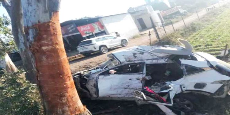 उत्तराखंड में भीषण हादसा, बिल्ली को बचाने चक्कर में पेड़ से टकराई कार, मां और बेटे की मौत