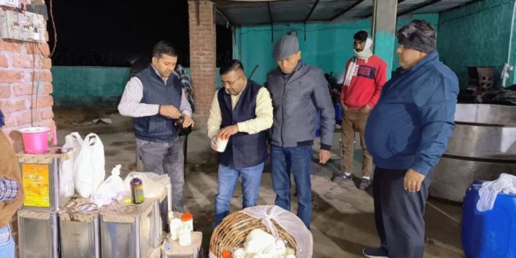 बुलंदशहर की फैक्ट्री में केमिकल से तैयार किया जा रहा था मिलावटी दूध और पनीर, छापा पड़ा तो हुआ खुलासा
