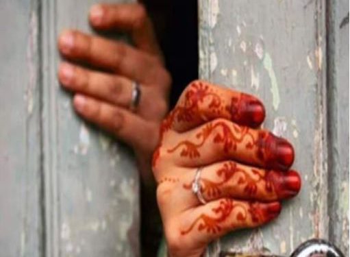 धर्म छिपाकर नोएडा में रहने वाली कारोबारी की बेटी से की शादी, राज खुला तो धर्मांतरण का बनाया दबाव