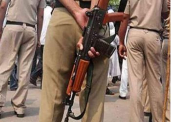 झांसी जेलर पर हमला करने वाले दो और बदमाश गिरफ्तार, एक पुलिस की गोली लगने से घायल