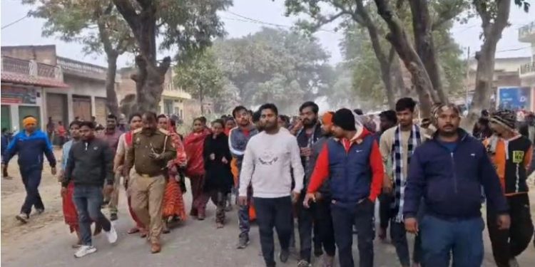 गाजीपुर में वर्चस्व को लेकर खूनी खेल, किन्नर की गोली मारकर हत्या, थाने पर लोगों ने किया हंगामा