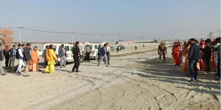 कोई दिक्कत तो नहीं है… सीएम योगी ने संतों से की मुलाकात, महाकुंभ मेला क्षेत्र का किया निरीक्षण