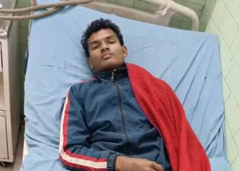 लूट और हत्या का इनामी बदमाश मुठभेड़ में गिरफ्तार, पुलिस ने दोनों पैरों में मारी गोली