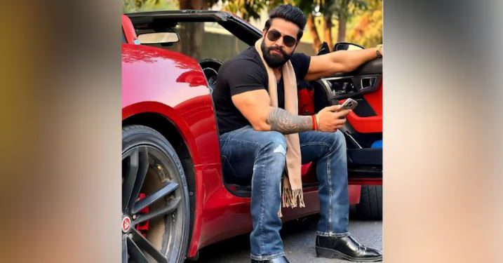 नोएडा के फेमस यूट्यूबर ने बीच सड़क पर शख्स को मारा थप्पड़, वीडियो वायरल होने के बाद पुलिस ने लिया एक्शन