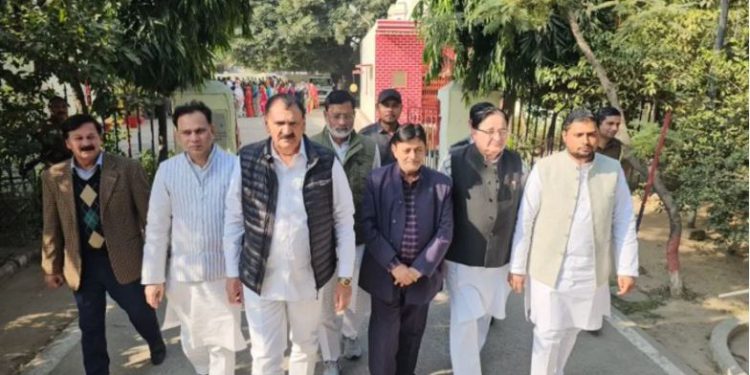 संभल हिंसा के आरोपियों से जेल में सपा नेताओं की मुलाकात अवैध; मुरादाबाद कारागार के जेलर-डिप्टी जेलर सस्पेंड