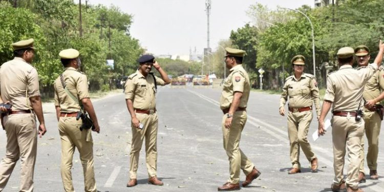 मकान मालिक को पति-पत्नी बताकर किराए पर लिया था कमरा, लिव इन में रह रही युवती ने की आत्महत्या