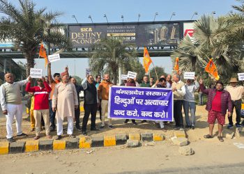 बांग्लादेश में हिंदुओं पर हो रहे अत्याचार के विरोध में ग्रेटर नोएडा वेस्ट में जोरदार प्रदर्शन