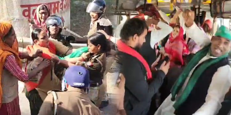 दिल्ली कूच कर रहे हैं 120 किसानों की गिरफ्तारी के बाद किसानों में भारी आक्रोश, कल फिर दिल्ली कूच का किसानों ने किया ऐलान