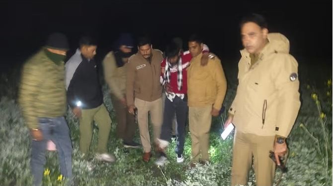 पुलिस और नशा तस्कर के बीच मुठभेड़, जवाबी फायरिंग में पैर में गोली लगने से हुआ घायल