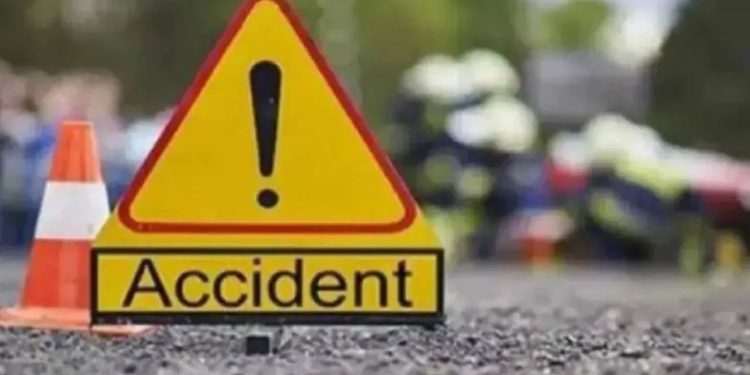 भोजपुर से कुंभ स्नान को जा रहा था परिवार, वाराणसी सड़क हादसे में फौजी समेत चार की मौत