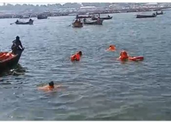 महाकुंभ: नाव पलटी और डूबने लगे थे लोग… NDRF की टीम ने लगाई छलांग और बचा लिए 10 श्रद्धालु