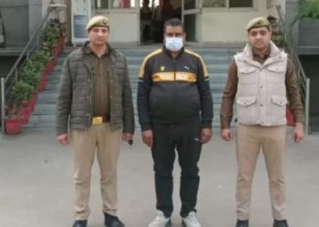 नोएडा में फर्जी डिप्टी एसपी गिरफ्तार, डूब क्षेत्र की जमीन बेचकर करता था लाखों की धोखाधड़ी
