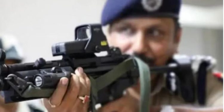 नोएडा में पुलिस के साथ मुठभेड़ में एक बदमाश गिरफ्तार, मोबाइल टावर की चोरी को देता था अंजाम