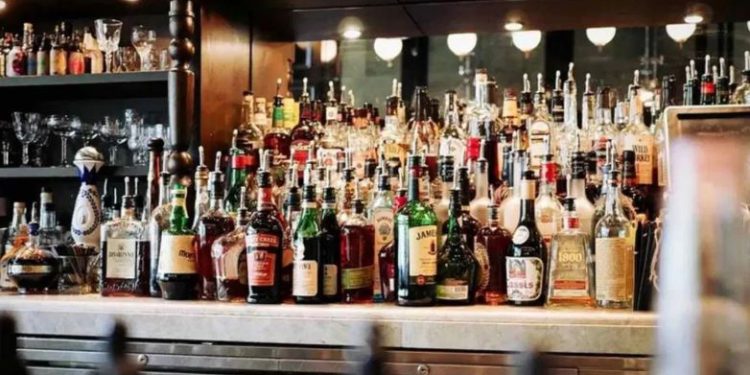 नए साल पर नोएडा के लोगों ने बनाया नया रिकॉर्ड, गटक गए इतने करोड़ की शराब