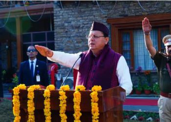 उत्‍तराखंड सीएम धामी ने फहराया तिरंगा, स्वाधीनता सेनानियों के त्याग व बलिदान को किया याद