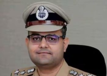 यूपी में दो IPS अफसरों के तबादले, महाकुंभ की जिम्मेदारी योगी सरकार ने इस अफसर को दी