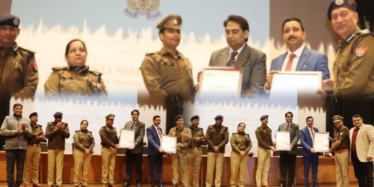 गौतम बुद्ध नगर पुलिस कमिश्नरेट के तीन थानों को मिला ISO 9001:2015 सर्टिफिकेट