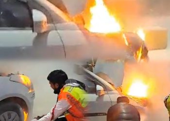 NH 91 लुहारली टोल प्लाजा पर चलती कार में अचानक से लगी आग