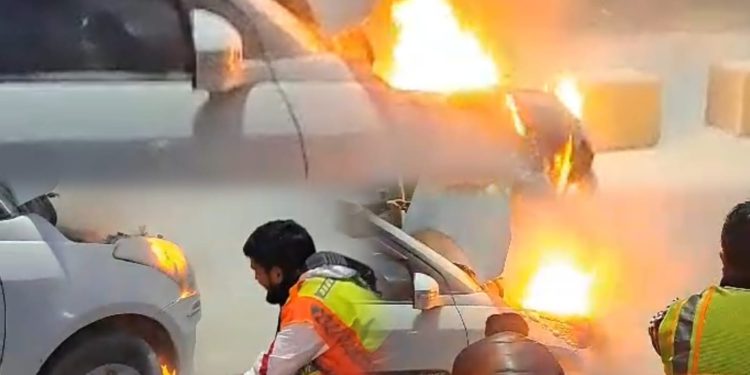 NH 91 लुहारली टोल प्लाजा पर चलती कार में अचानक से लगी आग