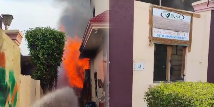 केमिकल फैक्ट्री में लगी भीषण आग, दमकल की 20 गाड़ियों की मदद से घंटो बाद पाया काबू