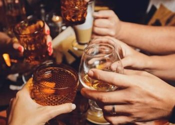 नए साल के जश्न में नोएडा के लोगो ने बनाया रिकॉर्ड, डकार गए 20 करोड़ की शराब