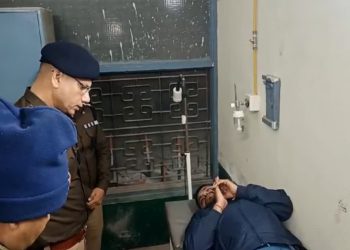 पुलिस और तस्कर के बीच मुठभेड़, पैर में गोली लगने से हुआ घायल, कई मुकदमों में वांछित
