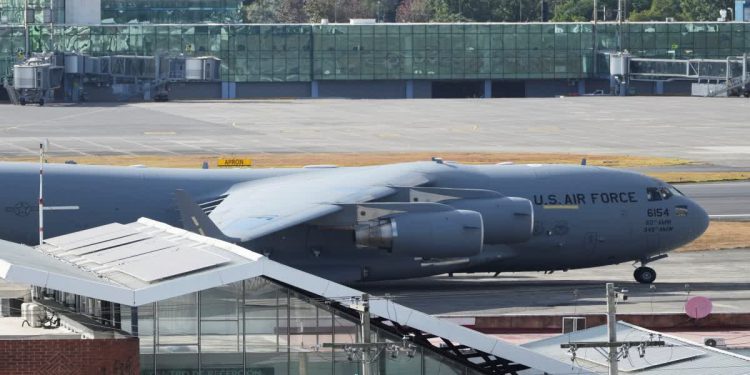 ट्रंप ने 205 भारतीयों को आर्मी एयरक्राफ्ट से इंडिया भेजा, दोपहर बाद पहुंचेगा अमृतसर, जानें क्यों परेशान हुए मंत्री