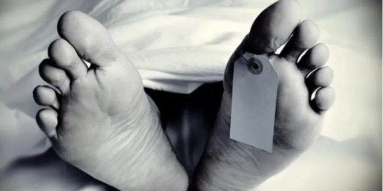 शर्मनाक: असली उतारकर शव को पहना दिए नकली जेवर, पोस्टमार्टम हाउस के तीन कर्मचारियों पर केस