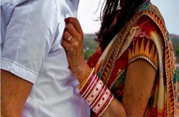 बरेली: भतीजे से हुआ महिला को इश्क… पति-बच्चे को छोड़ हुई फरार, पंचायत ने सुना दिया ये फैसला