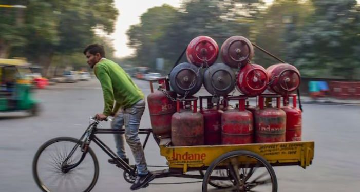 आम बजट 2025 से पहले बड़ी राहत, गैस सिलेंडर के दाम कम हुए