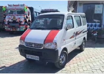 ये तो धोखा हो गया! वैन चोरी कर भाग रहे थे, रास्ते में खत्म हो गया पेट्रोल; वहीं खड़ी कर भागे