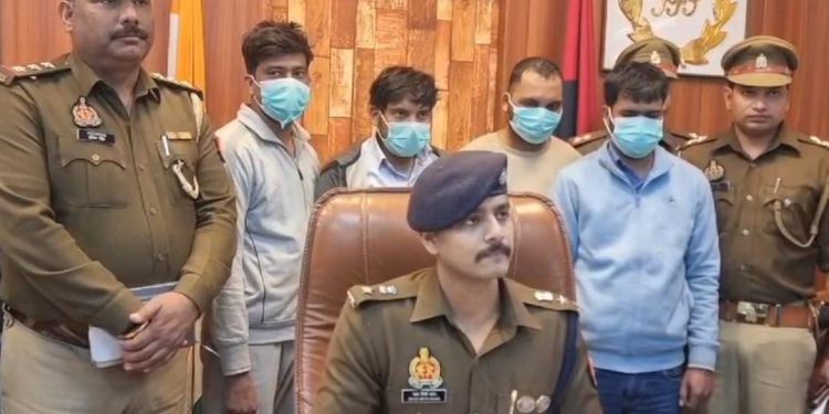 धर्म काटो में इलेक्ट्रॉनिक चिप लगाकर रिमोट के घटतौली करने के गिरोह का पुलिस ने किया खुलासा, चार आरोपी गिरफ्तार