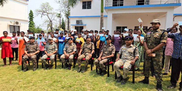 पीएम मोदी के दौरे के बीच बीजापुर में 50 नक्सलियों का सरेंडर, नक्सल मोर्चे पर बड़ी कामयाबी