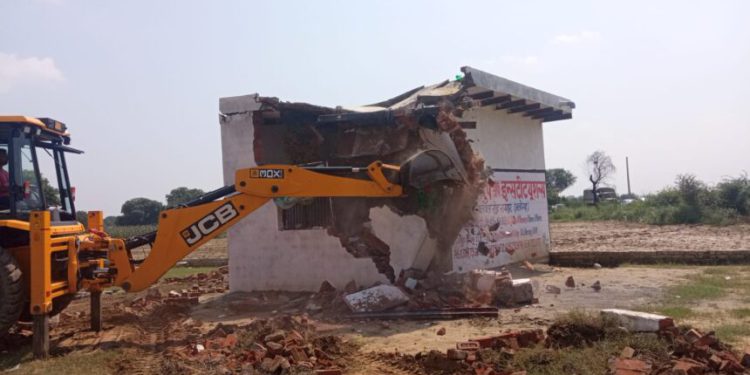 Jewar Airport: एक्शन में प्रशासन, 14 गांवों में कार्रवाई से मचा हड़कंप; पुलिस की मदद से रुकवाया अवैध निर्माण