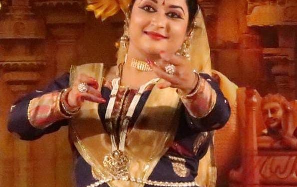 ग्रेटर नोएडा के पुष्पोत्सव 2025 में त्रिवेणी नृत्य संध्या का हुआ आयोजन