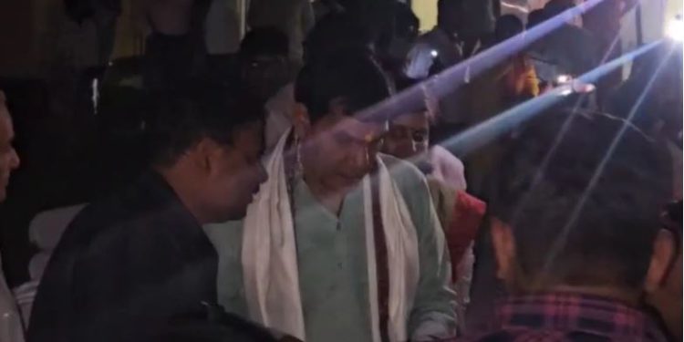 ऊर्जा मंत्री दे रहे थे भाषण, तभी बत्ती हो गई गुल; मोबाइल की रोशनी में लोगों से मिले… SDO-JE सस्पेंड