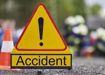 Nainital: देर रात गड़प्पू के पास हादसा, टायर फटने से पेड़ से टकराई कार, दिल्ली के दंपती की दर्दनाक मौत