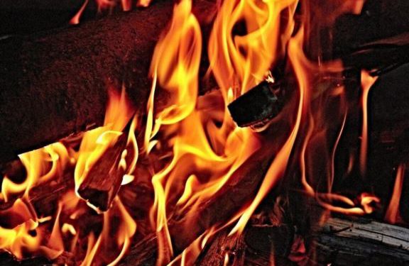 चमोली में घर में लगी भीषण आग, झुलसने से दादी और पोते की दर्दनाक मौत