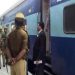 अयोध्या से दिल्ली जा रही ट्रेन को बम से उड़ाने की धमकी, यात्रियों को उतारकर कराई गई जांच, सेना ने भी की मदद