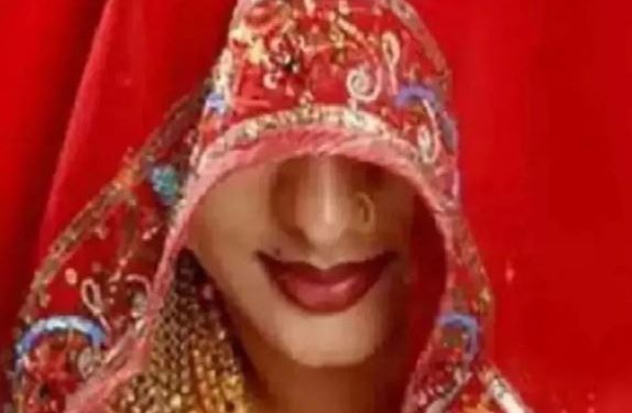 सुहागरात पर दूल्हे को पिला दी नशीली चाय, फिर दुल्हन ने दोस्तों को बुला लिया अंदर, अगले दिन जो हुआ…