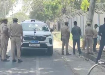 प्रयागराज में एयरफोर्स अफसर की गोली मारकर हत्या, दीवार फांदकर कॉलोनी में घुसा था शूटर