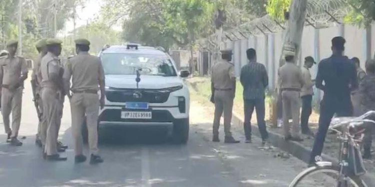 प्रयागराज में एयरफोर्स अफसर की गोली मारकर हत्या, दीवार फांदकर कॉलोनी में घुसा था शूटर